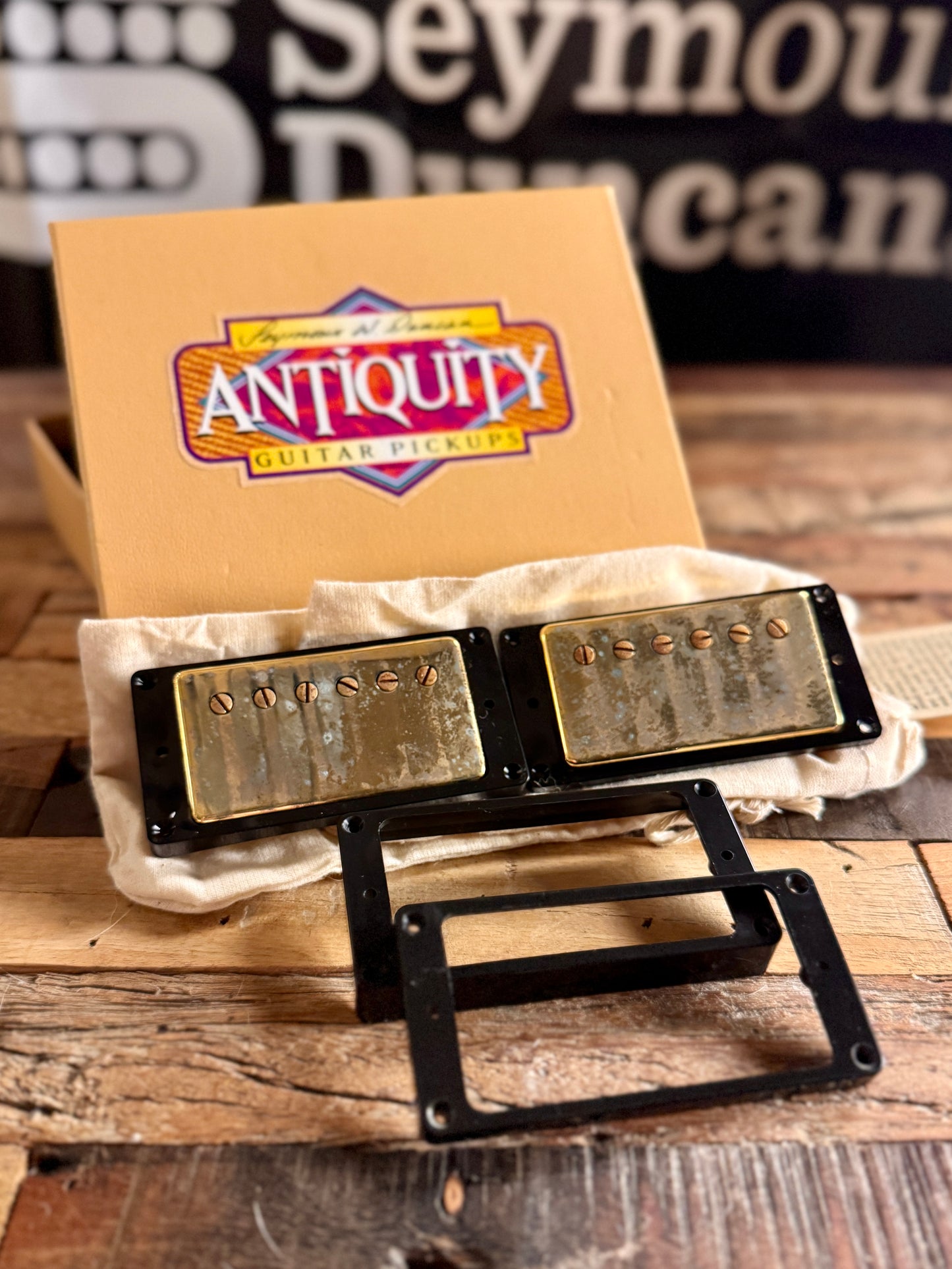 Seymour Duncan Antiquity™ Humbucker Set - Aged Gold with FREE OEM GIBSON M-69 Butyrate Vintage Humbucker Rings