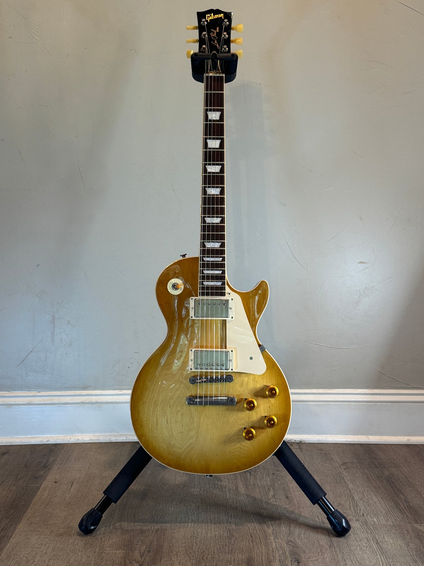 Gibson Les Paul Classic Honeyburst with R0 Reissue Vintage Makeover