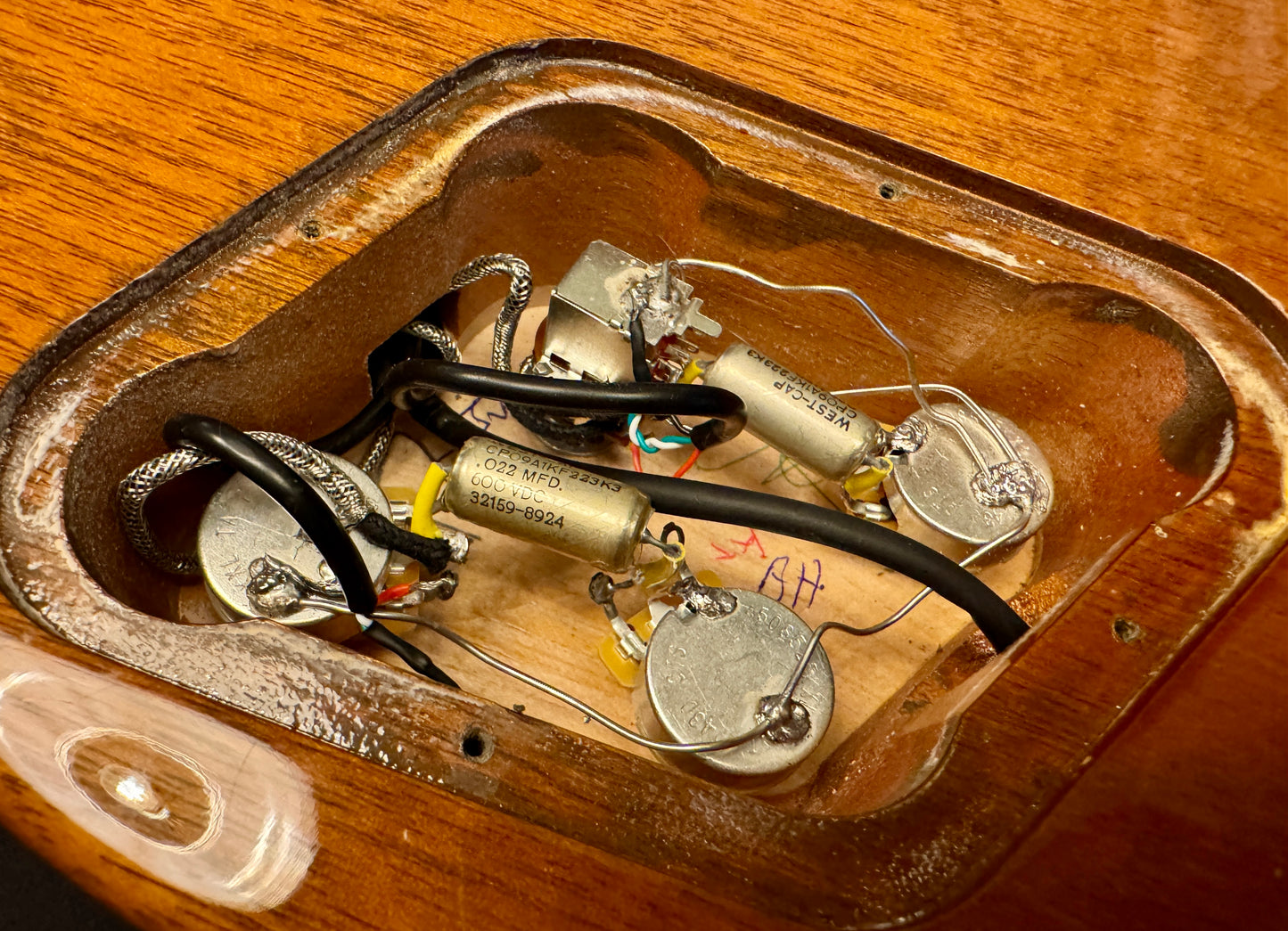 Gibson Les Paul Classic Honeyburst with R0 Reissue Vintage Makeover