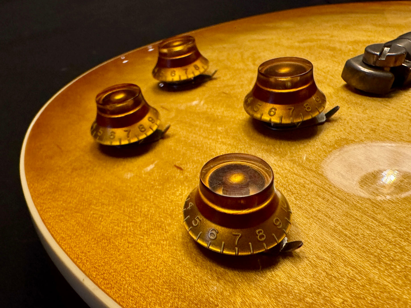 Gibson Les Paul Classic Honeyburst with R0 Reissue Vintage Makeover