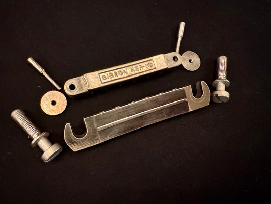 Gibson Custom Shop Reissue OEM ABR-1 Bridge with Posts Wheels and Lightweight Aluminum Tailpiece Set with Studs for USA Reissue Gibson Aged Nickel R9